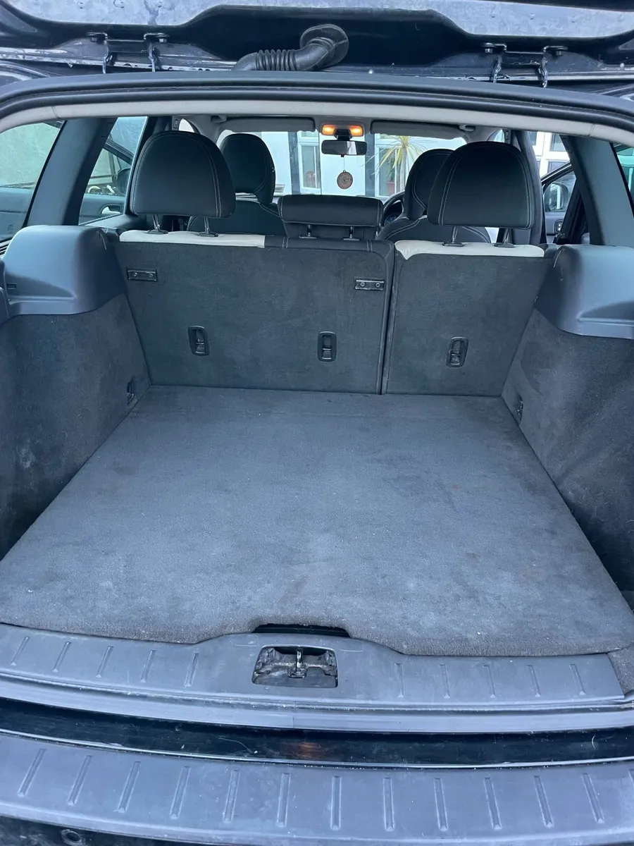 Volvo V50 2011 R-Design D4 177BHP - Image 2