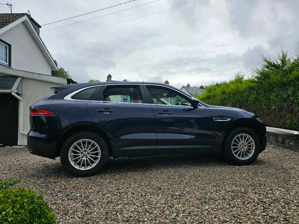 2017 Jaguar F-Pace 2.0 Diesel AWD - Image 3