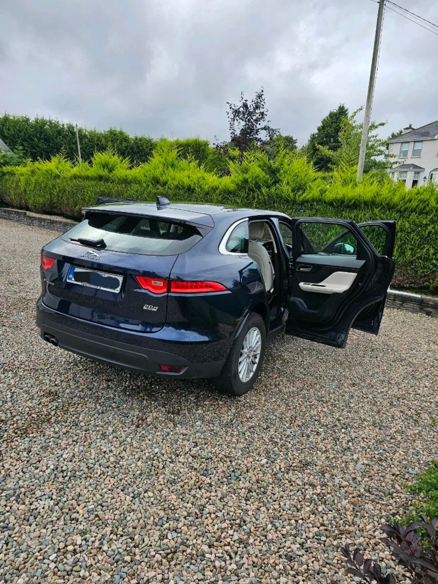 2017 Jaguar F-Pace 2.0 Diesel AWD - Image 4