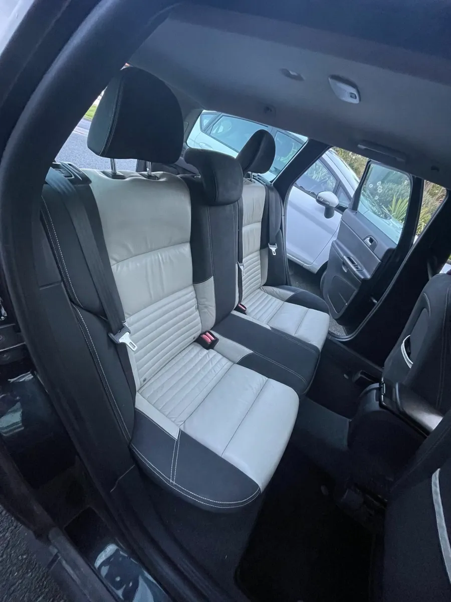 Volvo V50 2011 R-Design D4 177BHP - Image 4