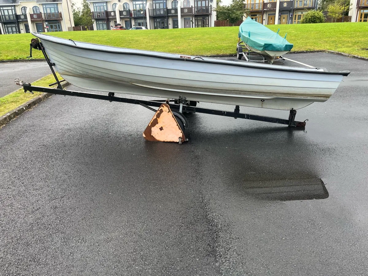 Lake boat - Image 1