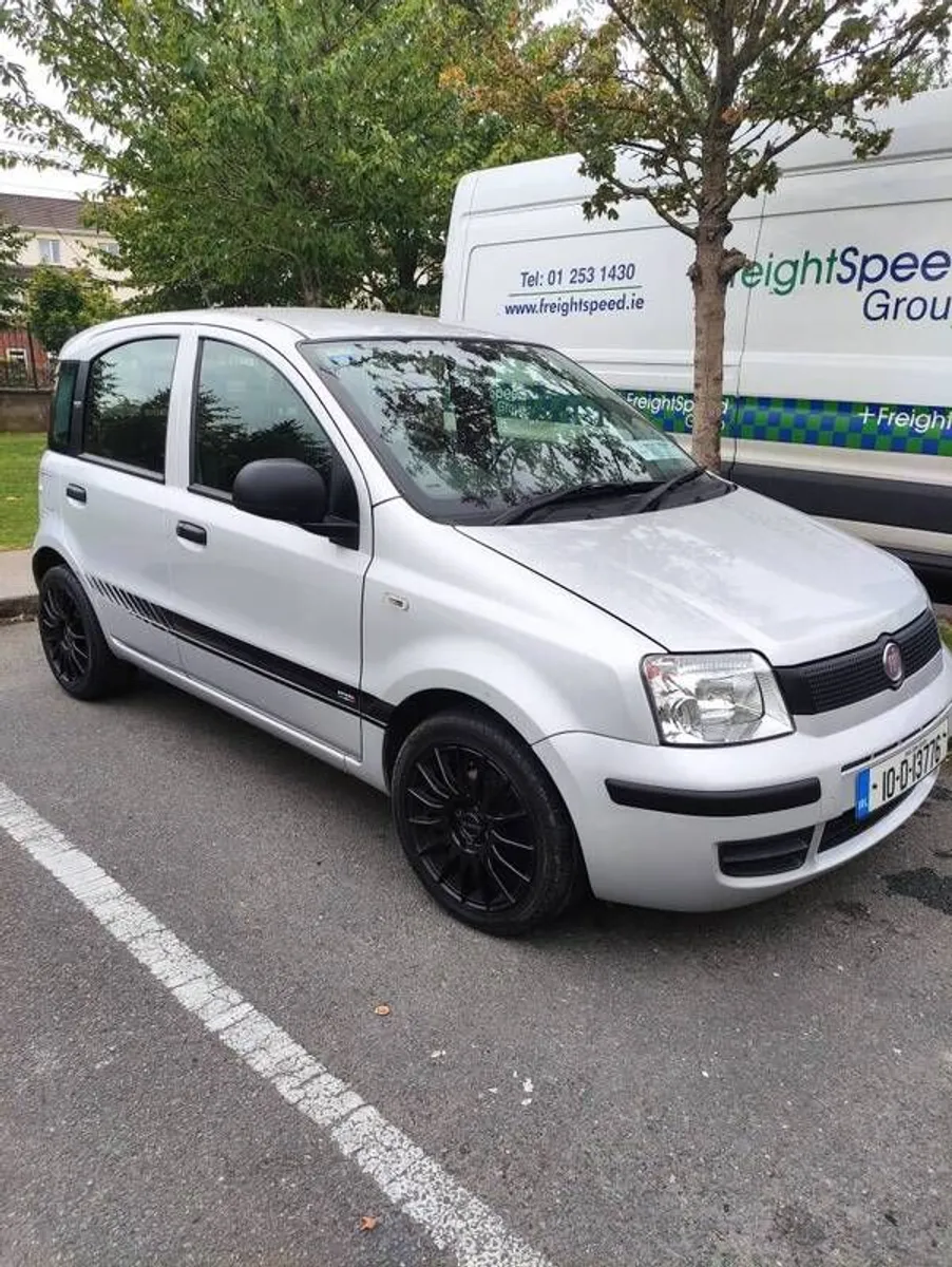 car - Image 1