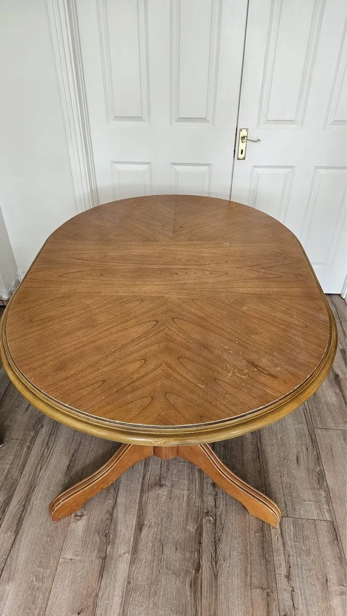 Table and Chairs - Image 3