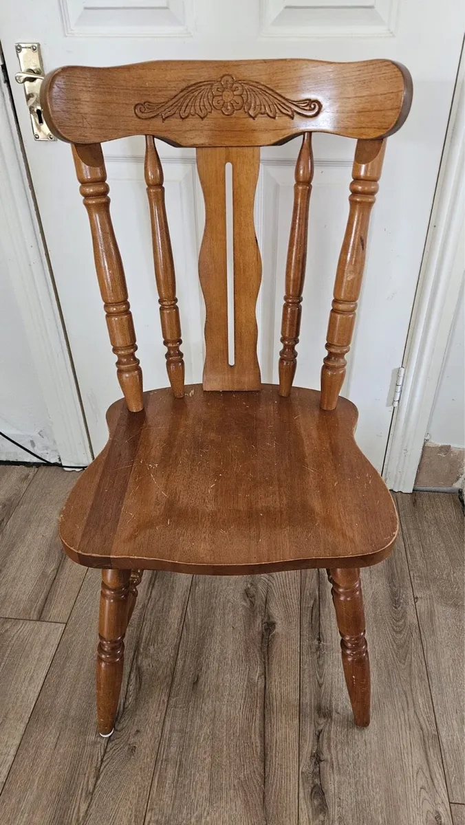 Table and Chairs - Image 4