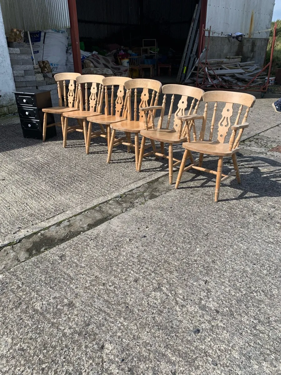 4 kitchen chairs & 2 carvers - Image 2