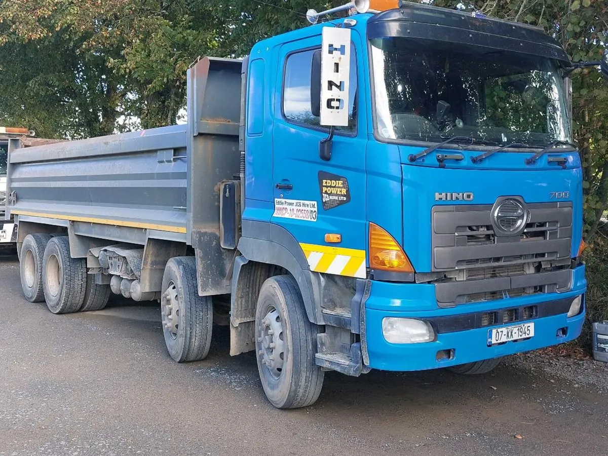 Hino 700 tipper - Image 2