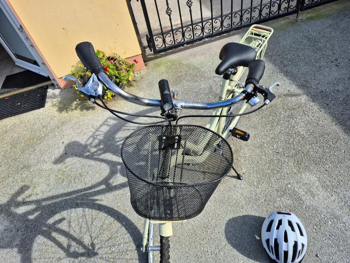 Ladies Bicycle - Image 4