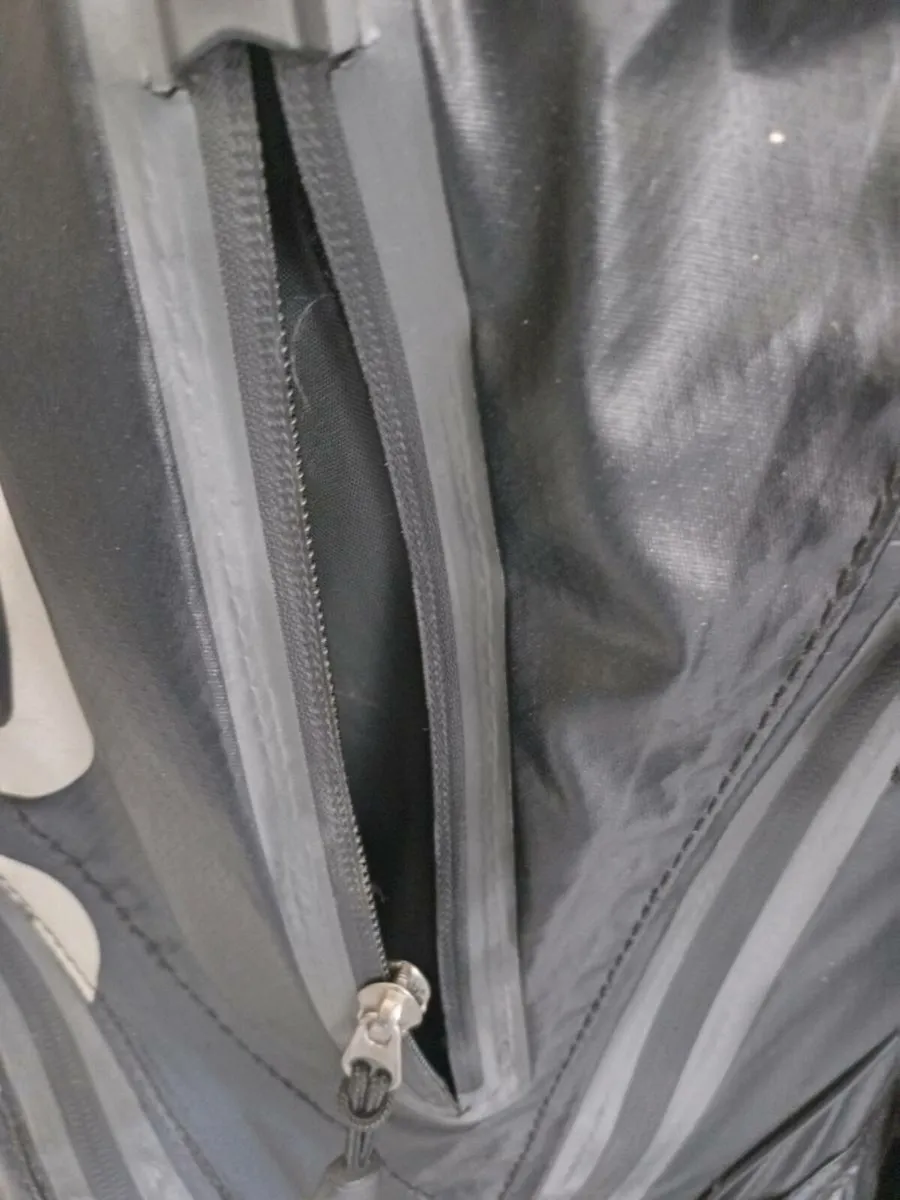 Big max aqua waterproof golf bag - Image 4