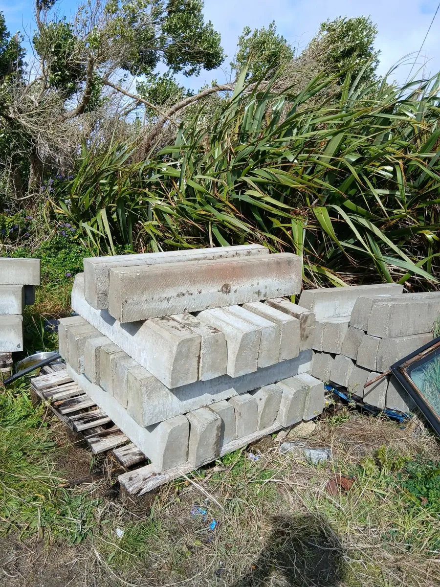Road curbs - Image 2