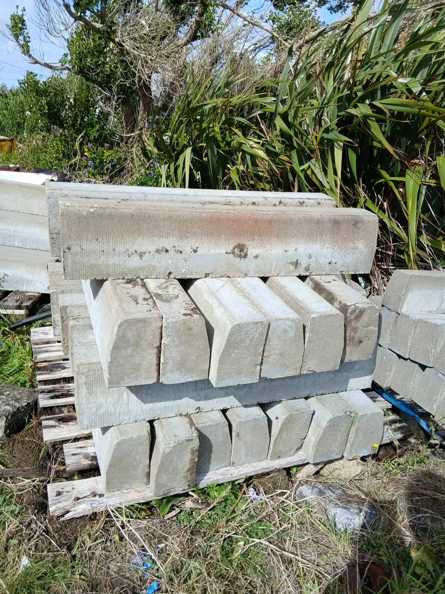 Road curbs - Image 1