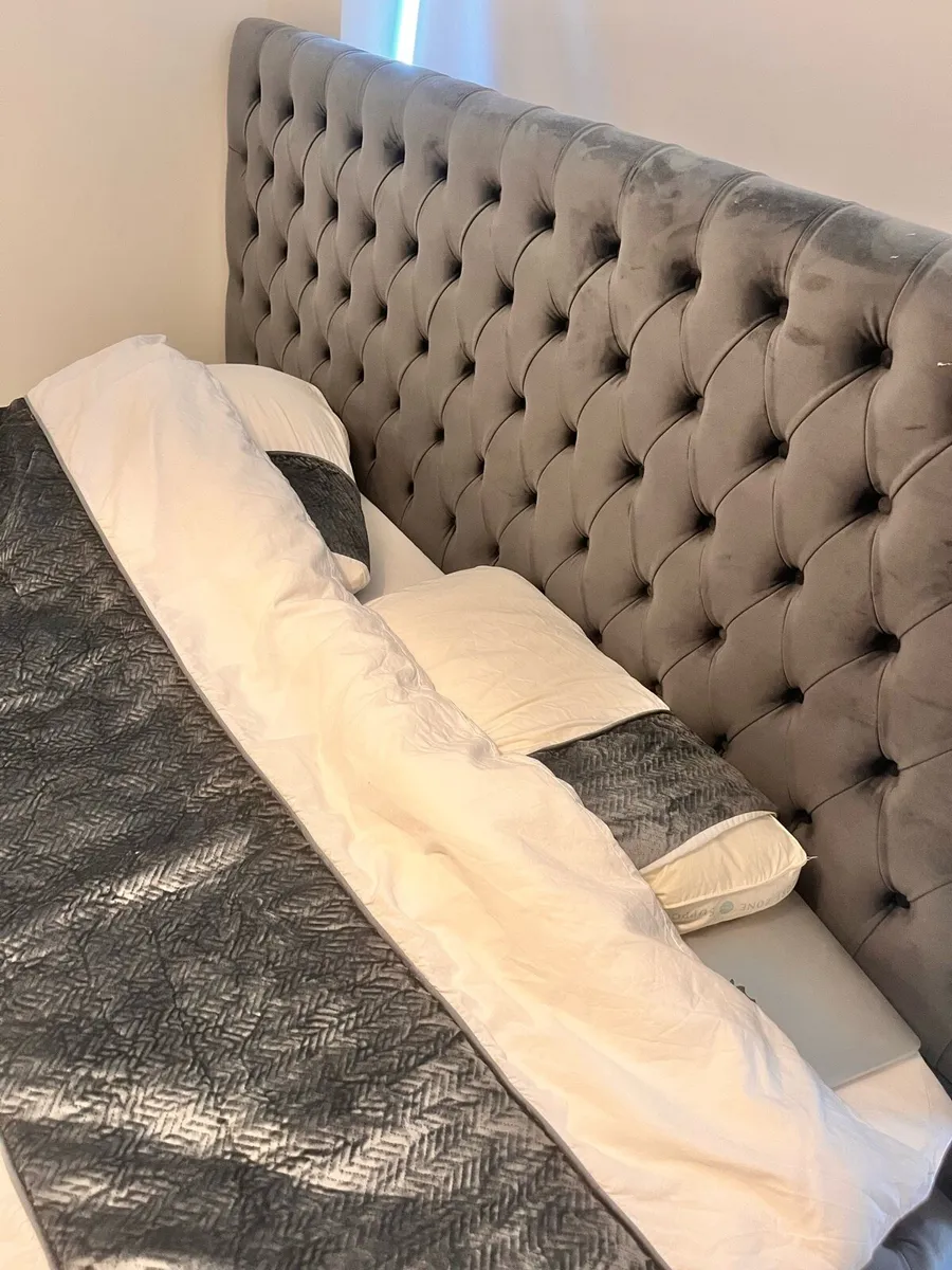 Kind size chesterfield bed - Image 2