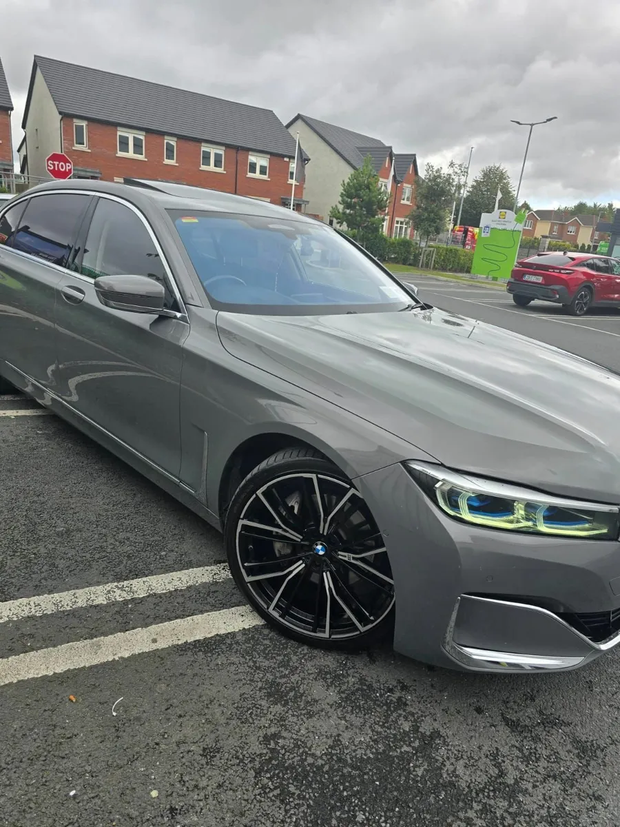 BMW 7-Series 2019 - Image 1