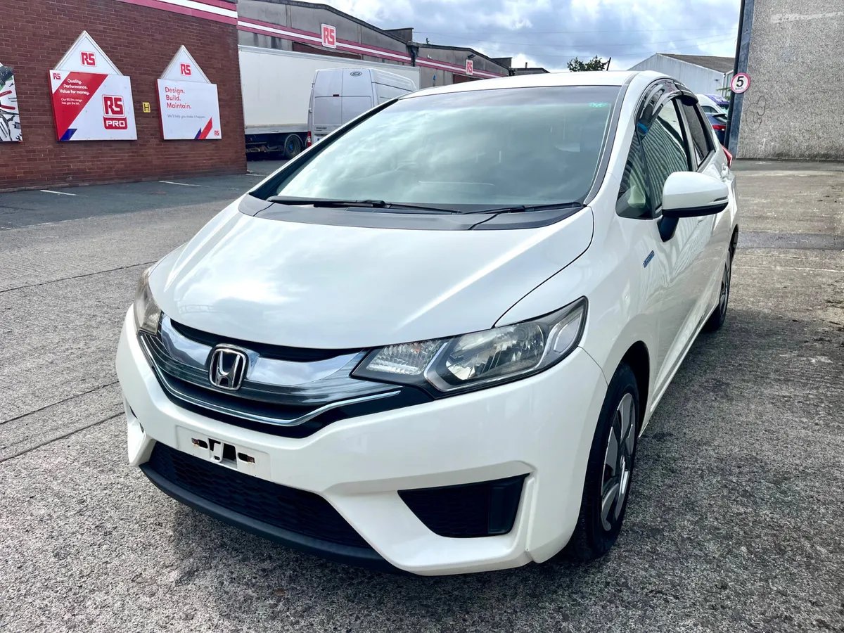 Honda fit 2014 Automatic hybrid - Image 4