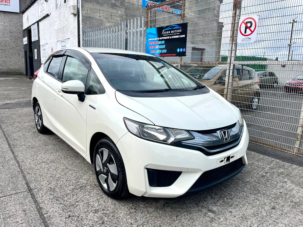 Honda fit 2014 Automatic hybrid - Image 3