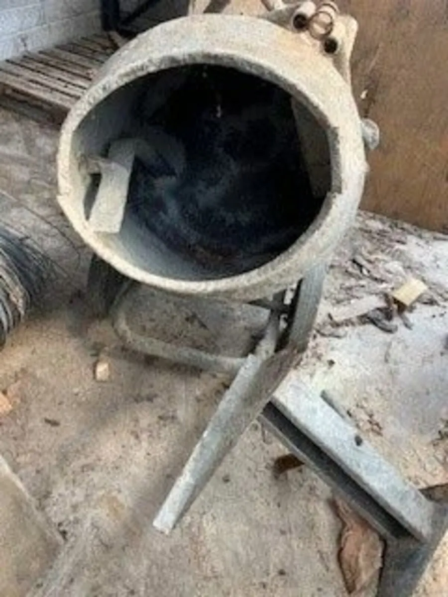 Electric cement mixer - Image 1