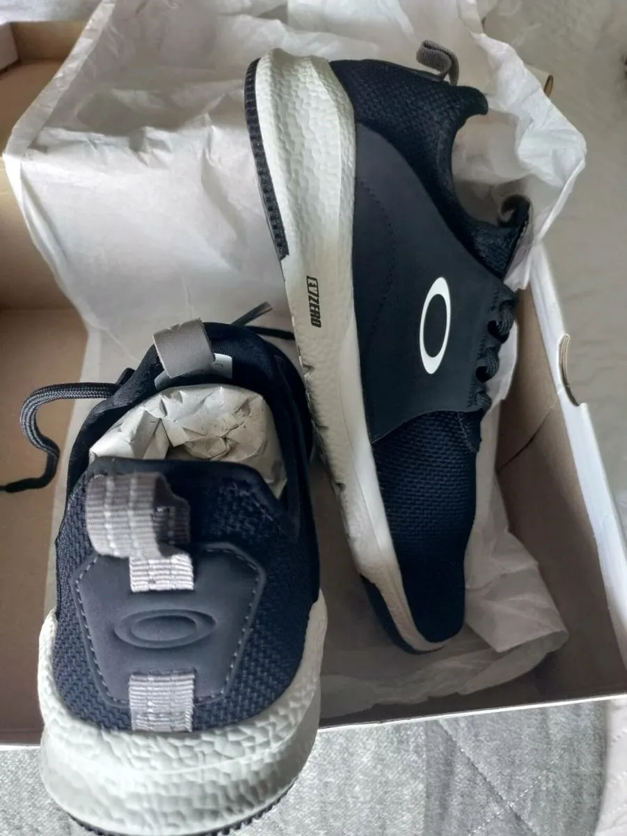 Oakley trainers 8uk - Image 4