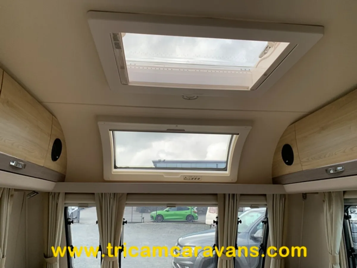 2017 Elddis Avante 840/6 8' Wide Fixed Bed 6 Berth - Image 3