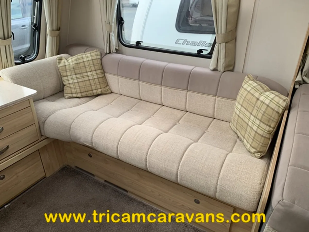 2017 Elddis Avante 840/6 8' Wide Fixed Bed 6 Berth - Image 4