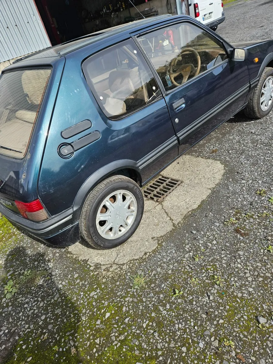 Peugeot  205  stdt - Image 3