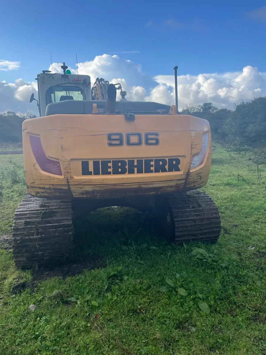 24 tonne Liebherr - Image 2