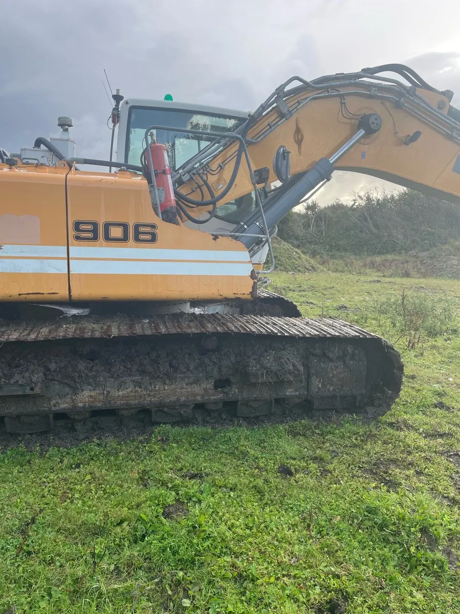 24 tonne Liebherr - Image 1