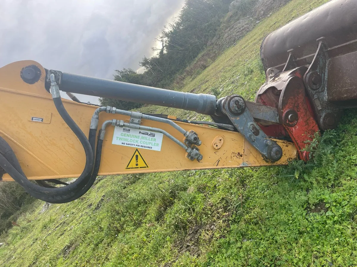 24 tonne Liebherr - Image 3