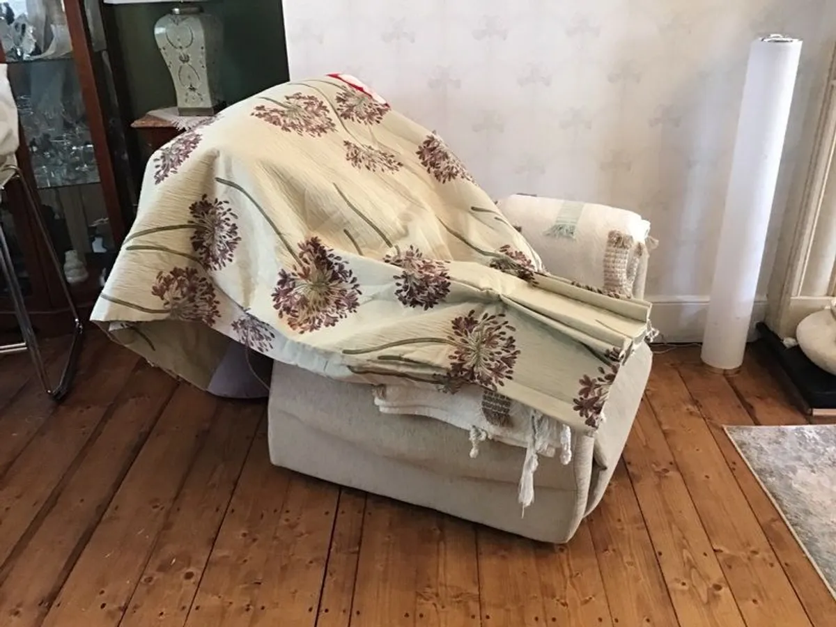 Curtains - Image 2