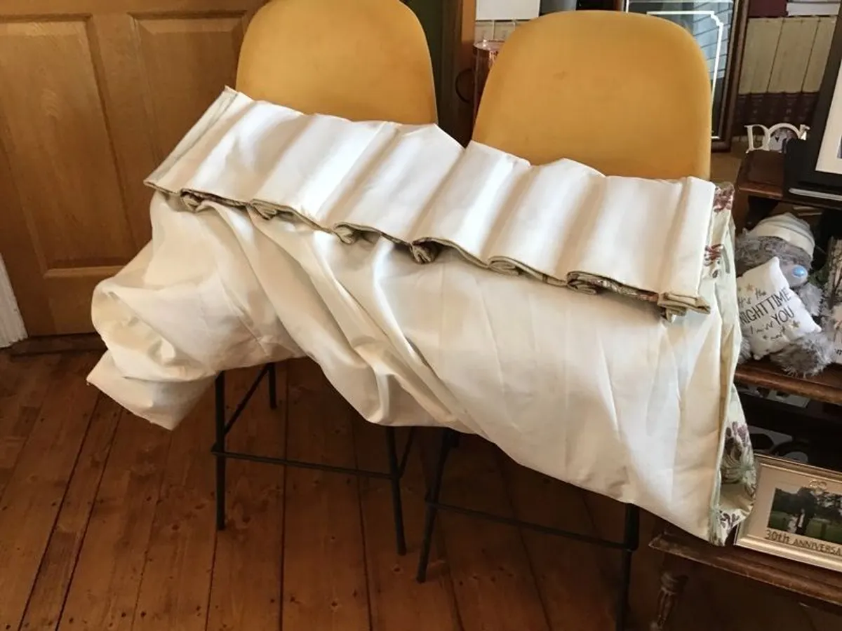 Curtains - Image 3