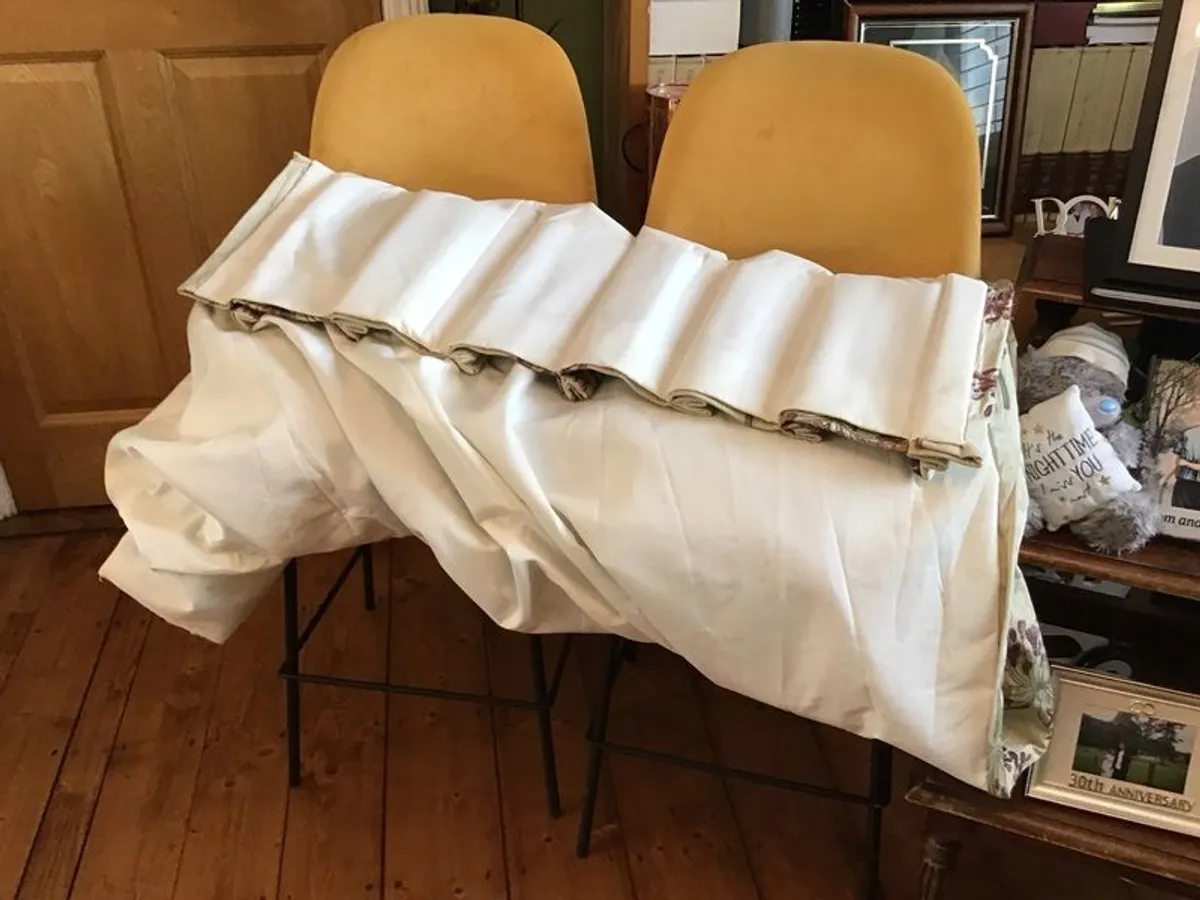 Curtains - Image 4
