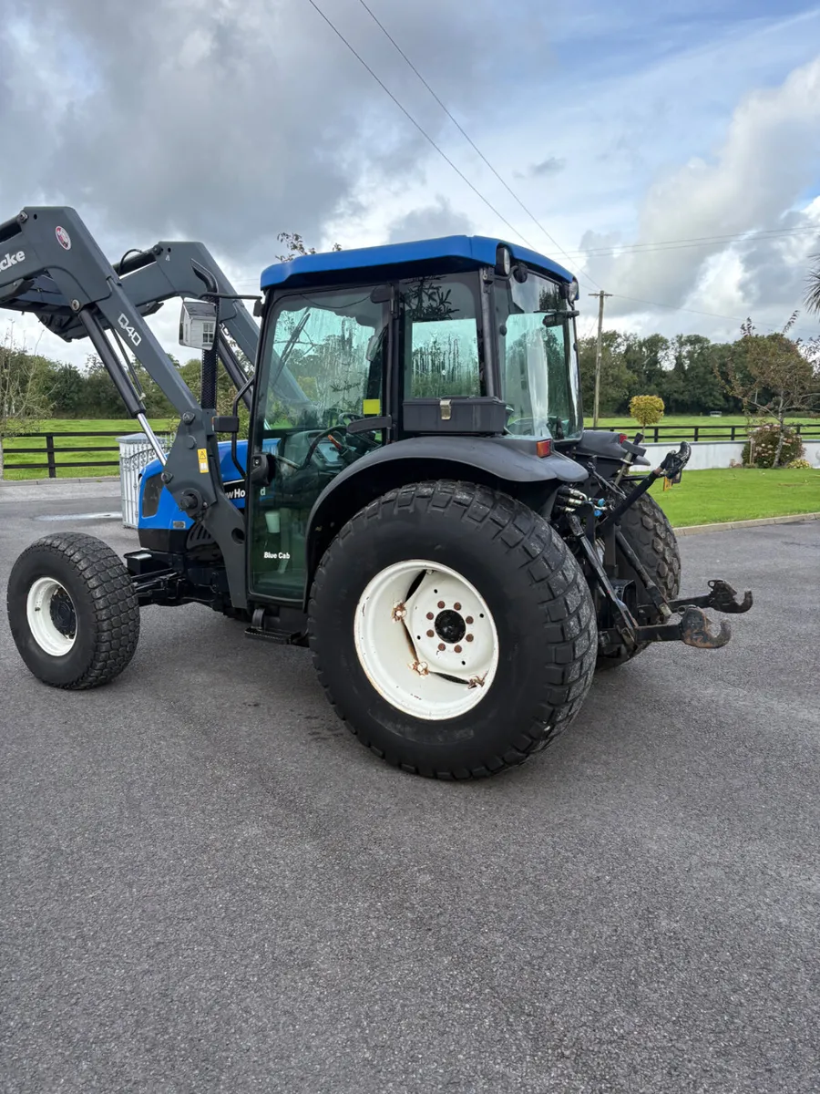 New Holland  TN75 Tractor with quickie loader - Image 3