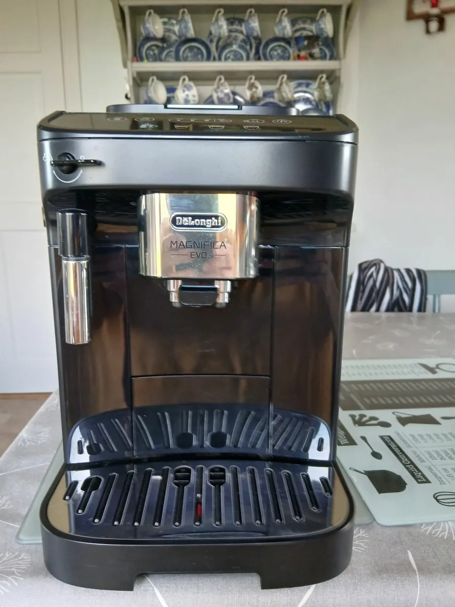 DeLonghi Coffee Machine - Image 2