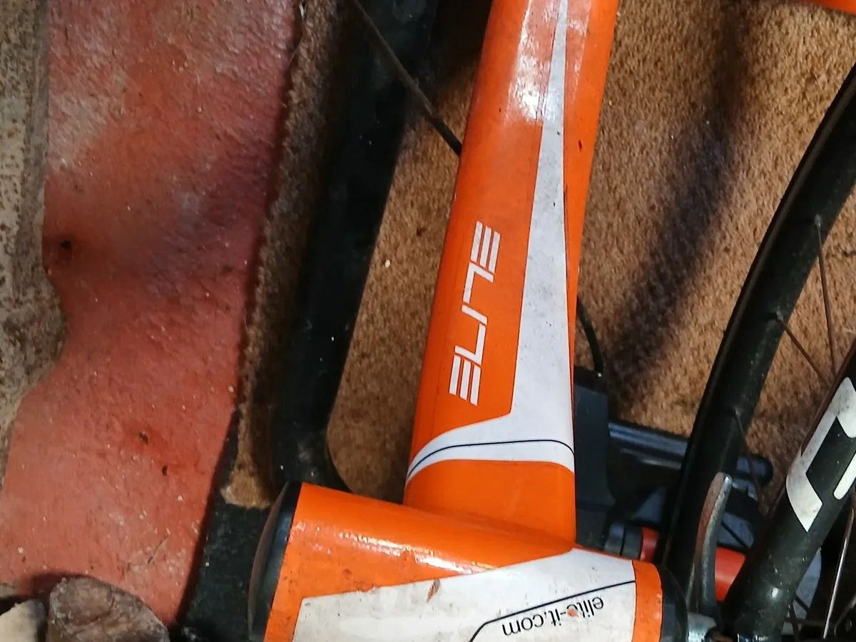 Indoor bike trainer - Image 1