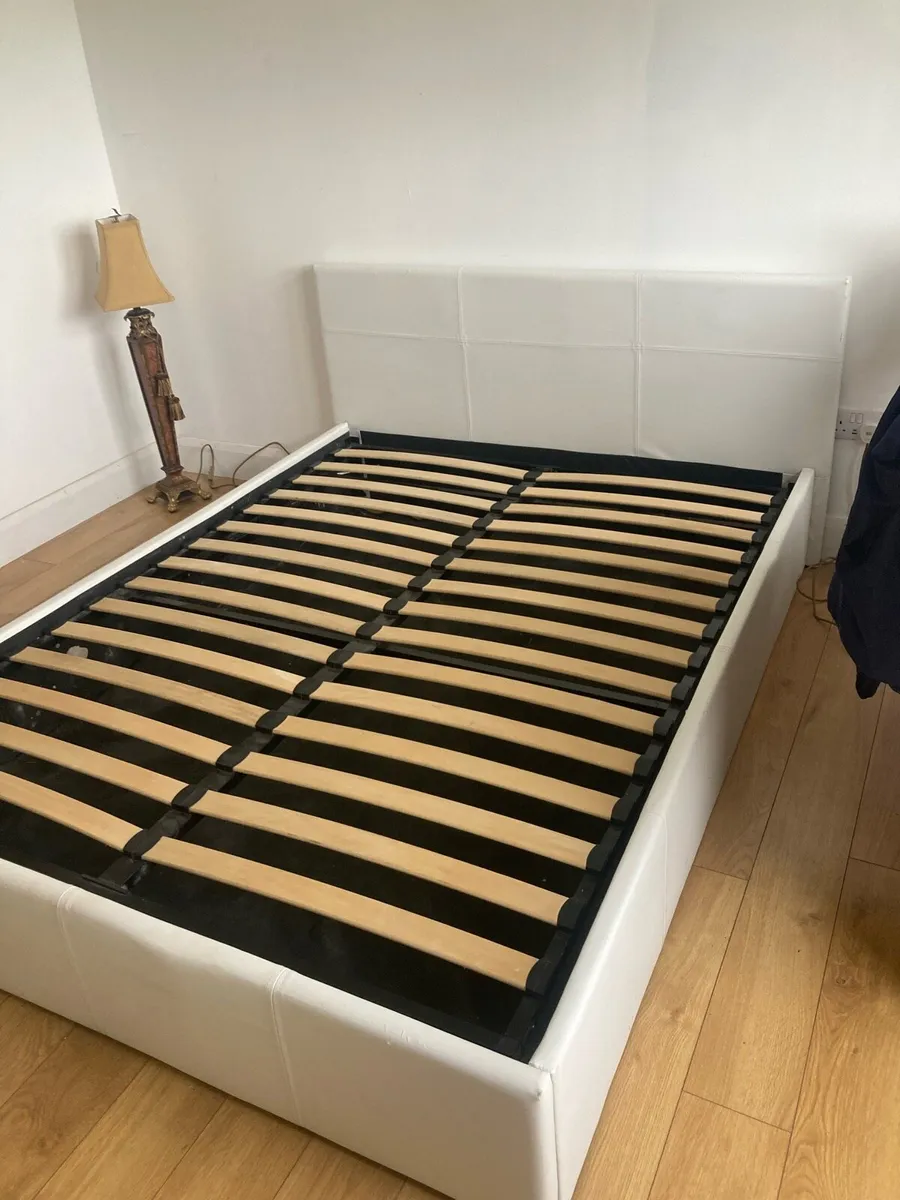 Ottoman 5 ft bed , great storage - Image 1