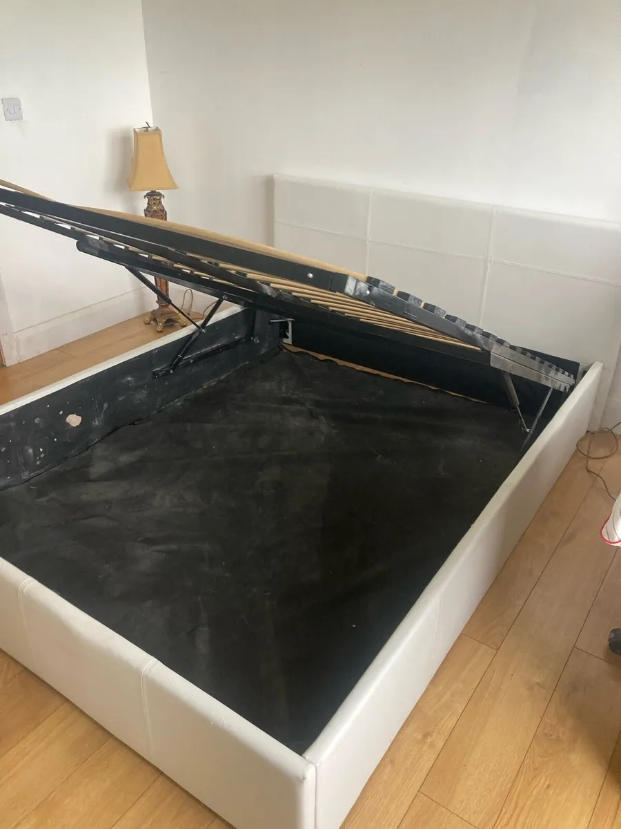 Ottoman 5 ft bed , great storage - Image 4