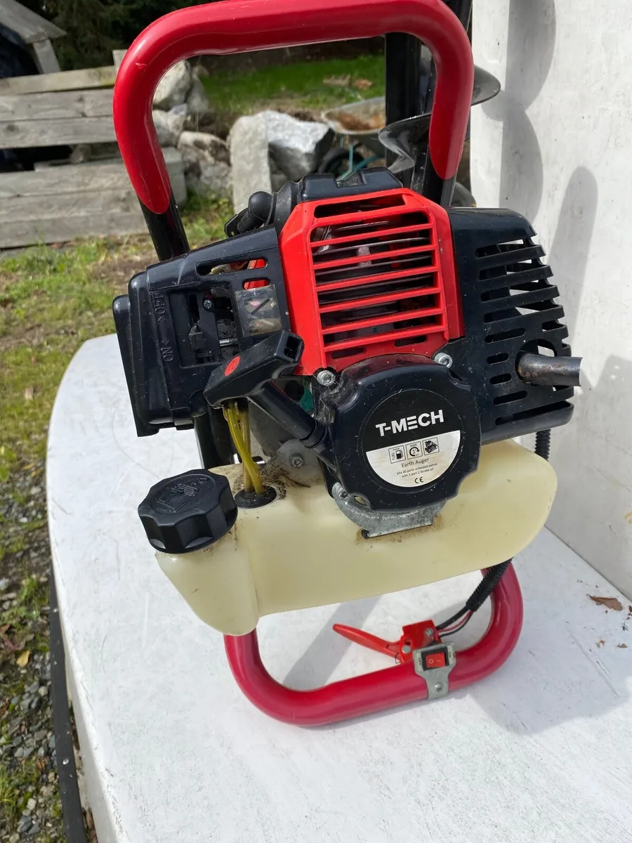Petrol-driven Auger - Image 1