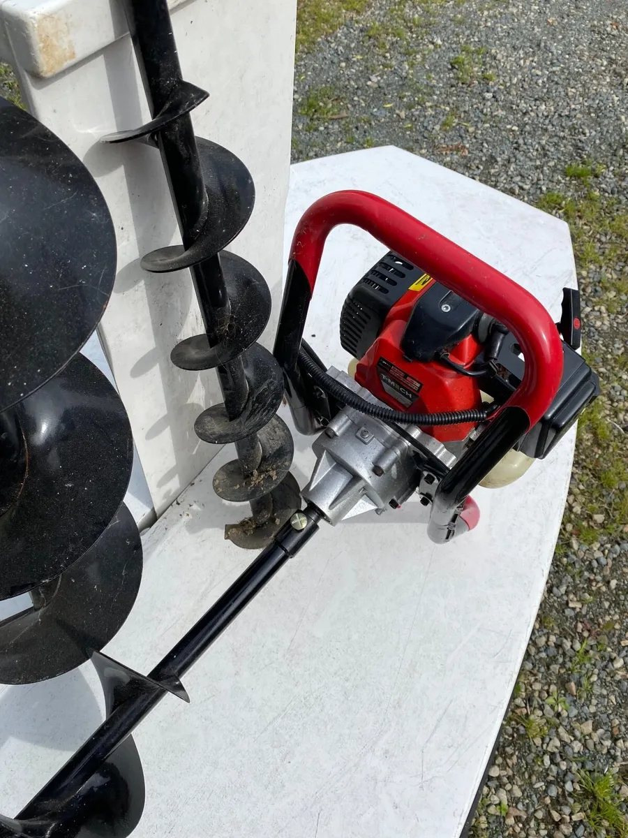 Petrol-driven Auger - Image 2