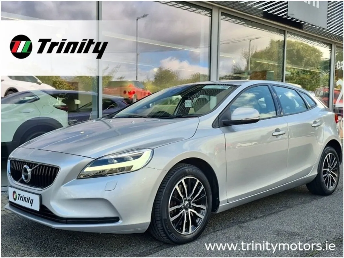 Volvo V40 T3 (152hp) Momentum Automatic Low Milea - Image 1