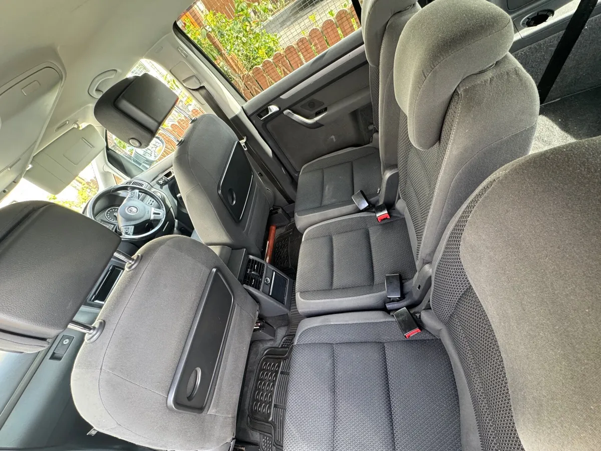 Volkswagen Touran 2013 - Image 2