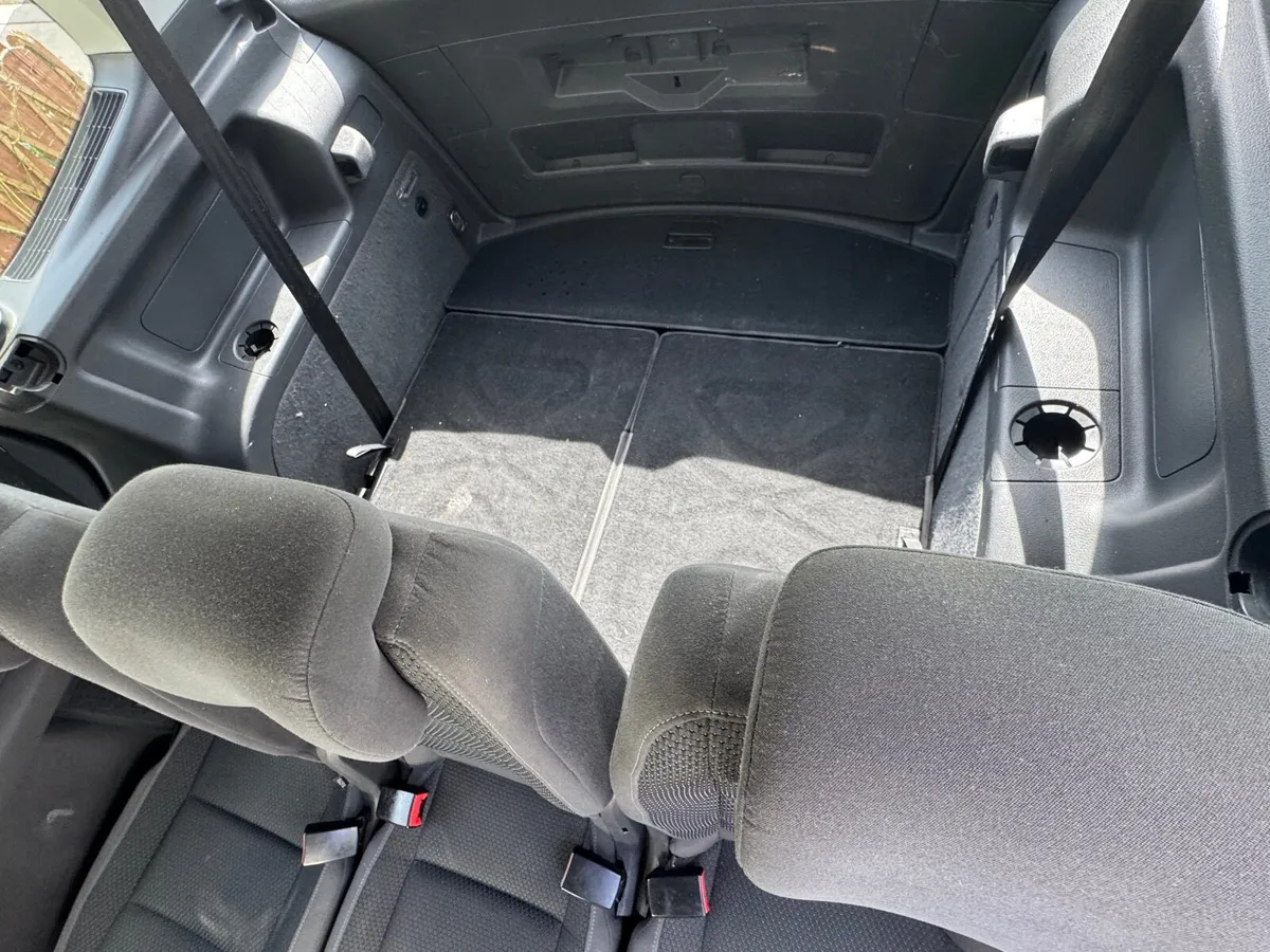 Volkswagen Touran 2013 - Image 4