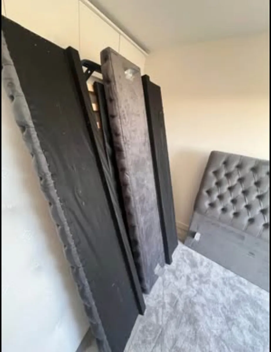 Kind size chesterfield bed - Image 4