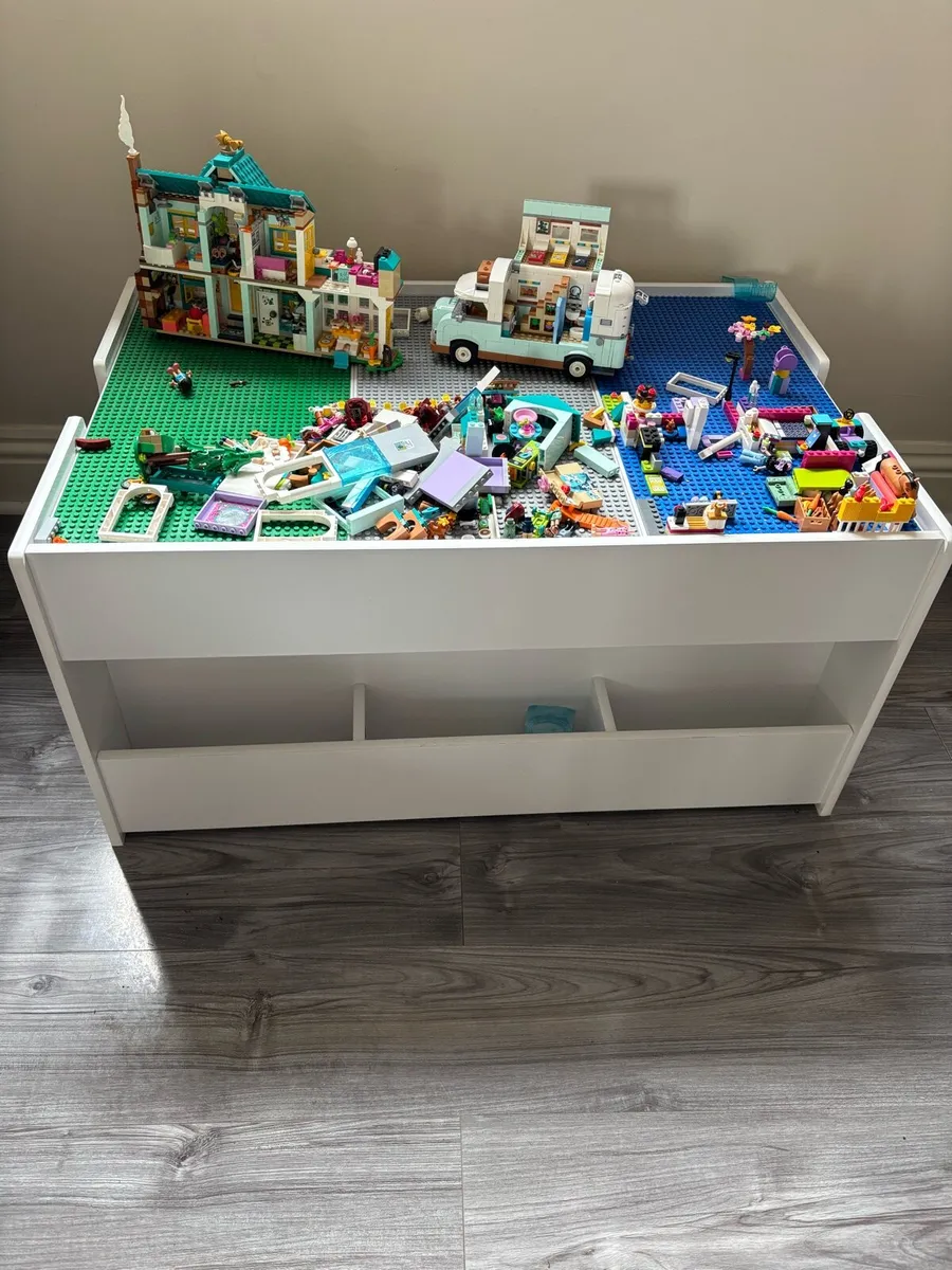 Lego table & Lego sets
