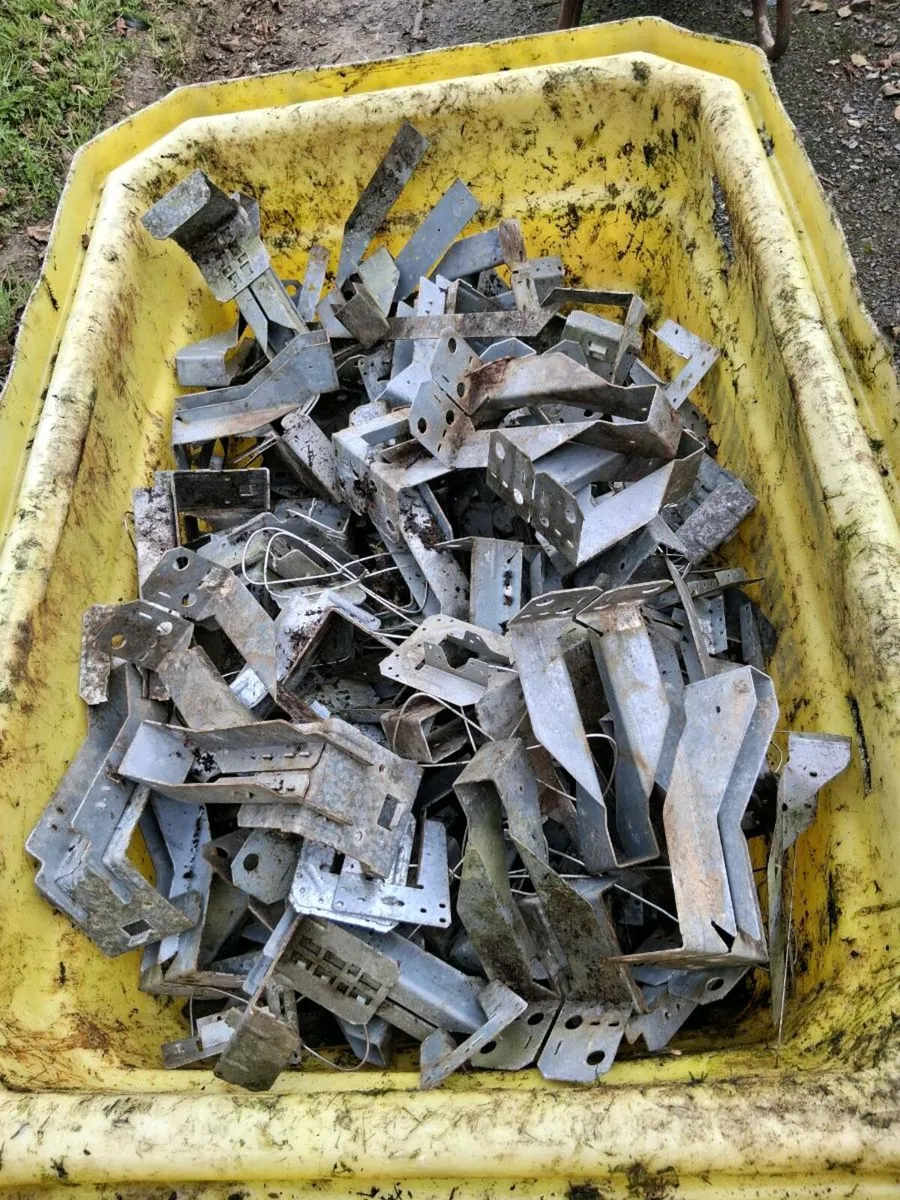 Joist roof hangers - Image 2