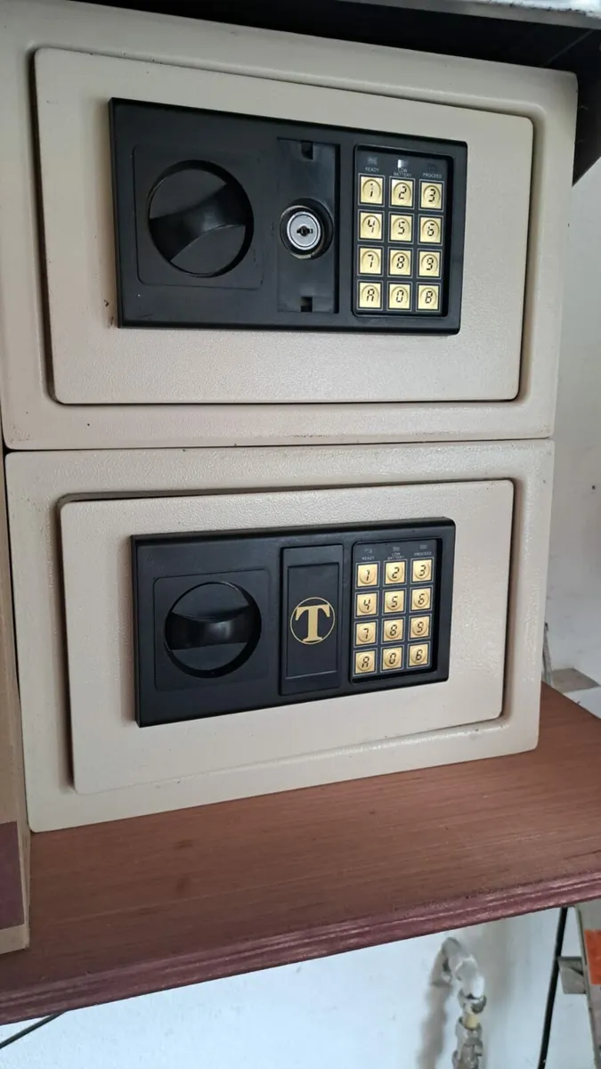 Security safe for sale. - Image 1