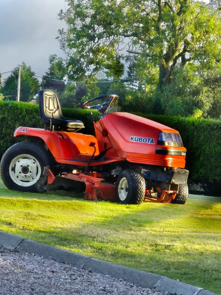 Kubota ride on g1900  mulching mower