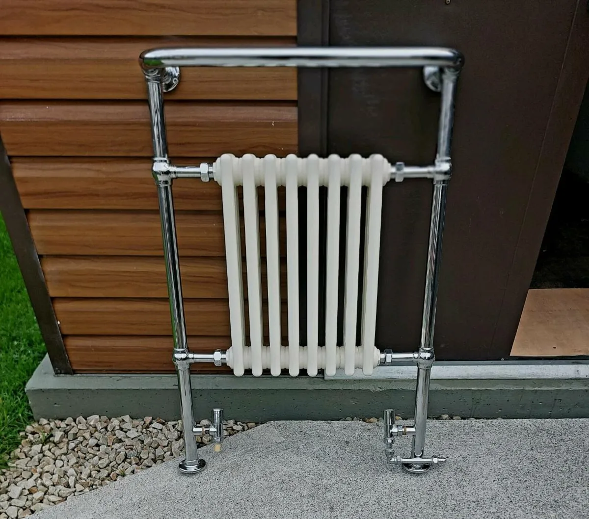 Traditional Colum Heated towel.Rail - Image 1