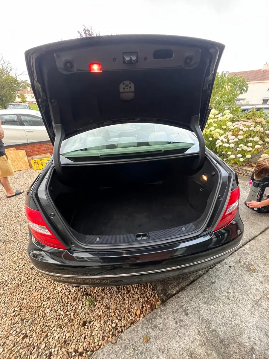 Mercedes c200 - Image 4