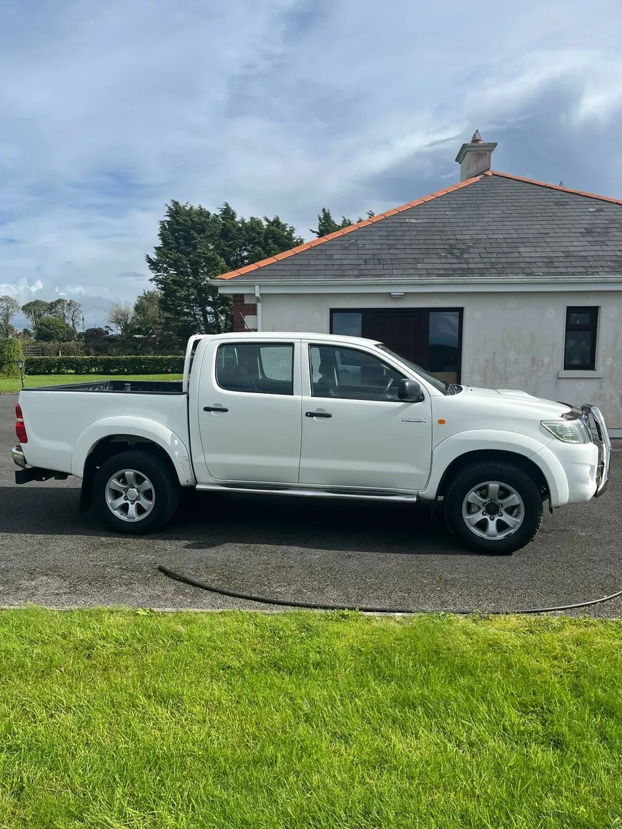 Toyota Hilux - Image 2