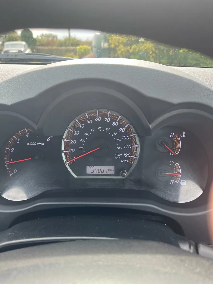 Toyota Hilux - Image 3