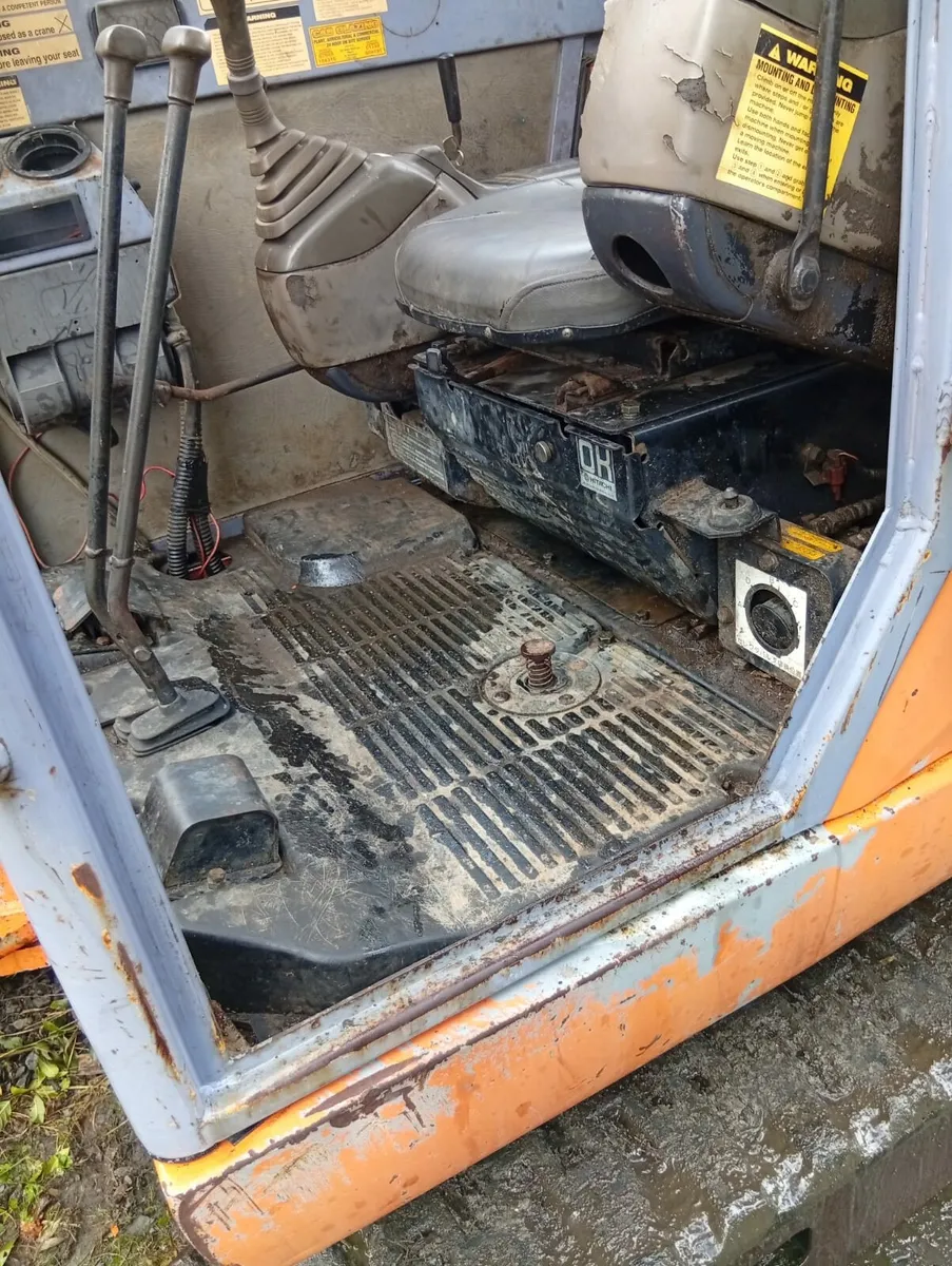Hitachi digger - Image 4