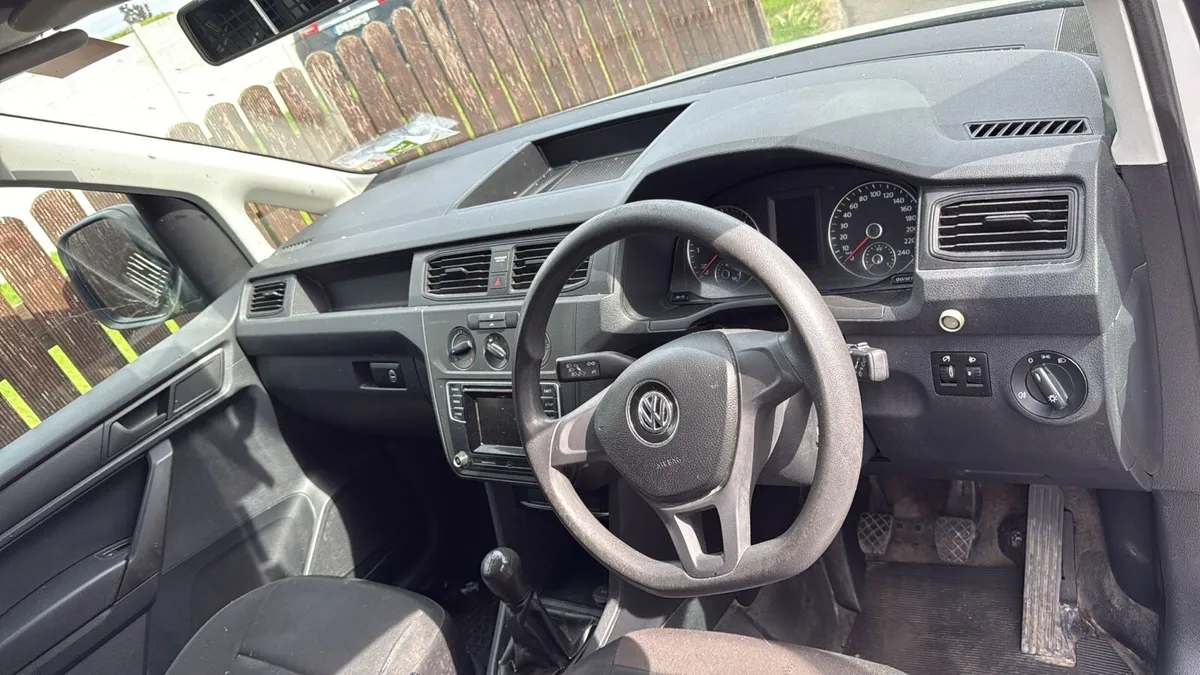VOLKSWAGEN Caddy Maxi 2.0 Litre TDI 2019 - Image 4